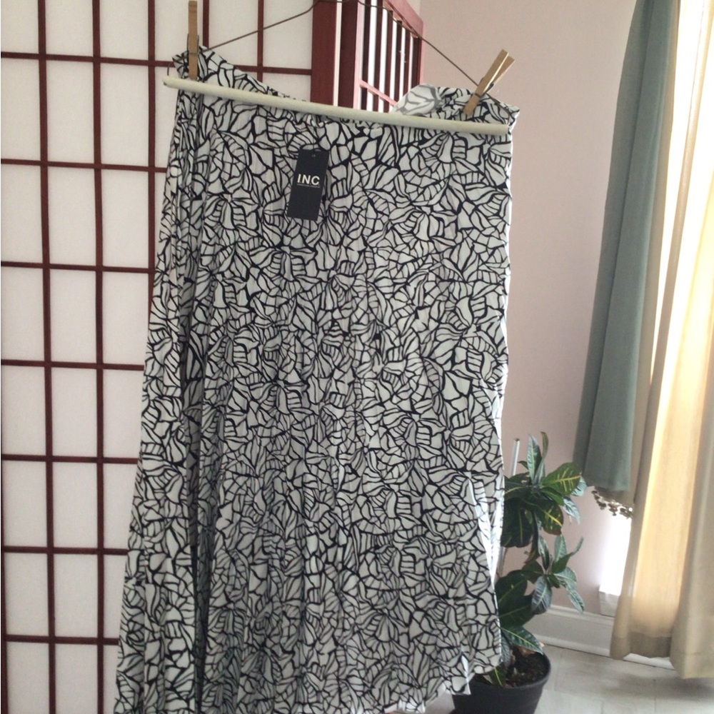 INC International Concepts Women's Abstract Black and White Maxi Skirt
